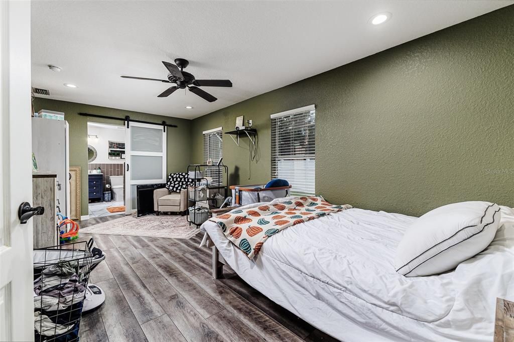 For Sale: $425,000 (3 beds, 3 baths, 1921 Square Feet)