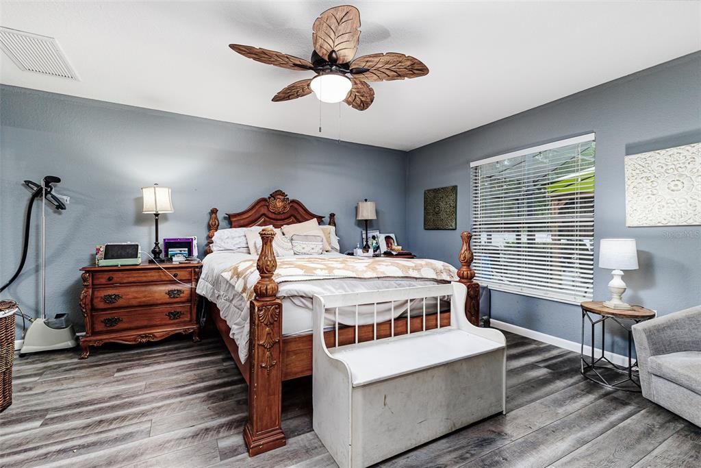 For Sale: $425,000 (3 beds, 3 baths, 1921 Square Feet)