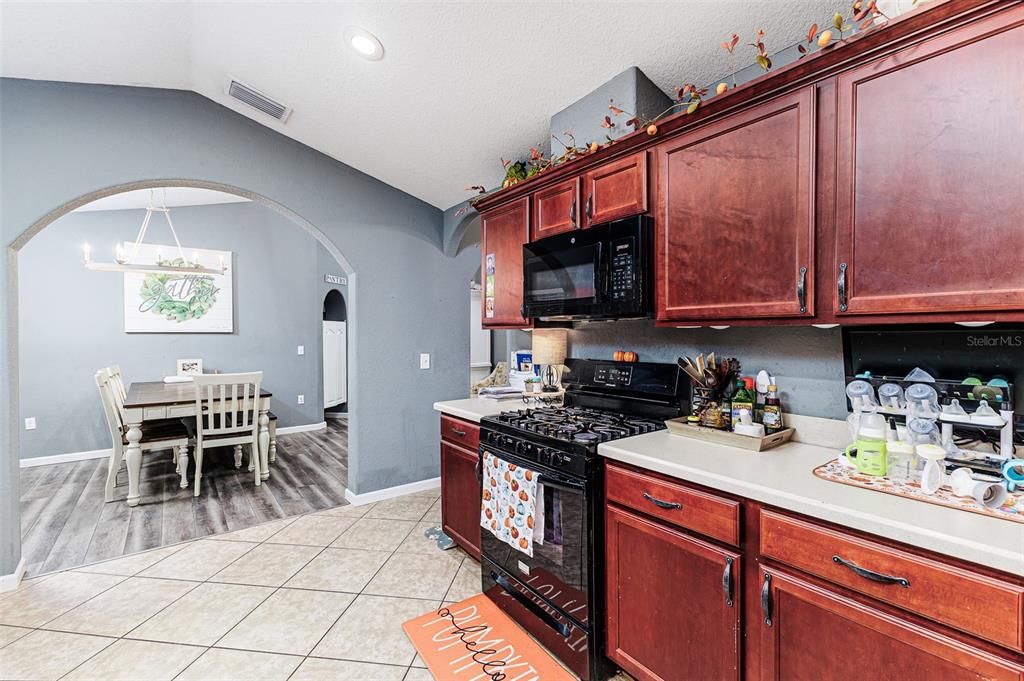 For Sale: $425,000 (3 beds, 3 baths, 1921 Square Feet)