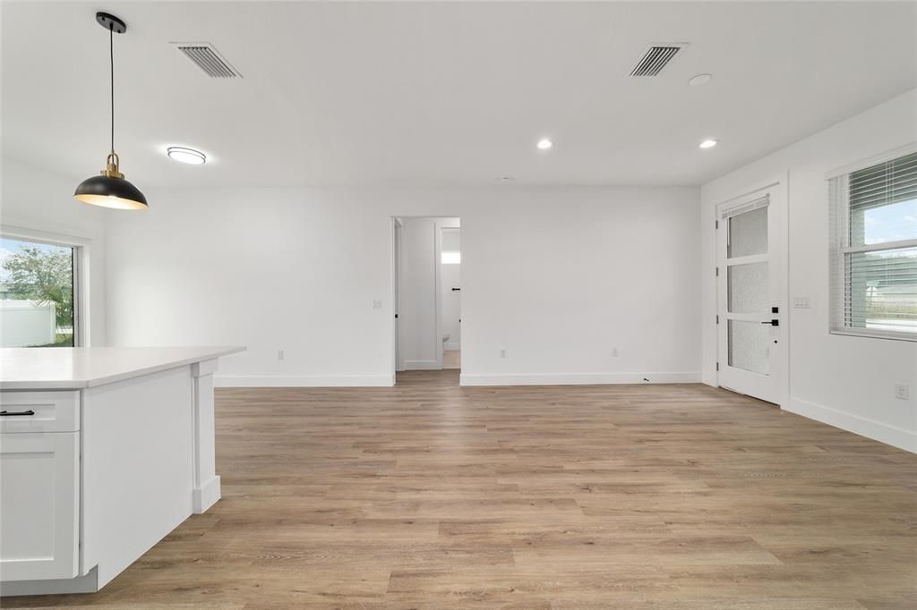 For Sale: $289,900 (3 beds, 2 baths, 1500 Square Feet)