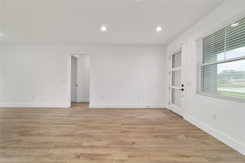 For Sale: $289,900 (3 beds, 2 baths, 1500 Square Feet)