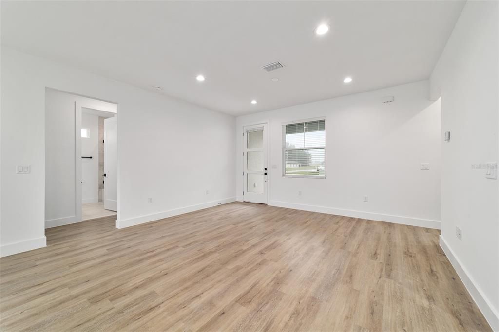 For Sale: $289,900 (3 beds, 2 baths, 1500 Square Feet)