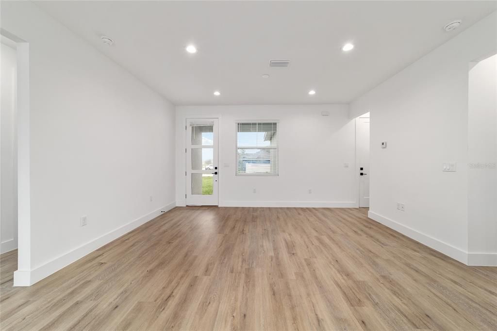 For Sale: $289,900 (3 beds, 2 baths, 1500 Square Feet)