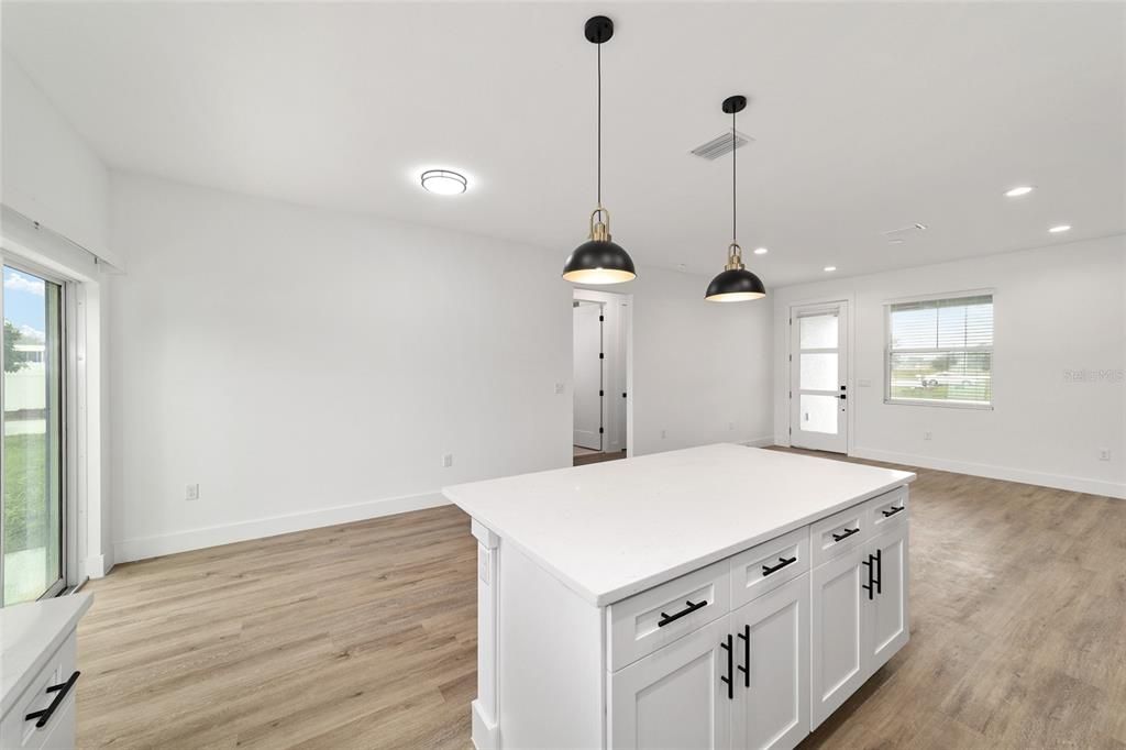 For Sale: $289,900 (3 beds, 2 baths, 1500 Square Feet)