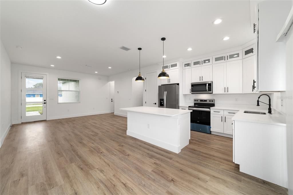 For Sale: $289,900 (3 beds, 2 baths, 1500 Square Feet)