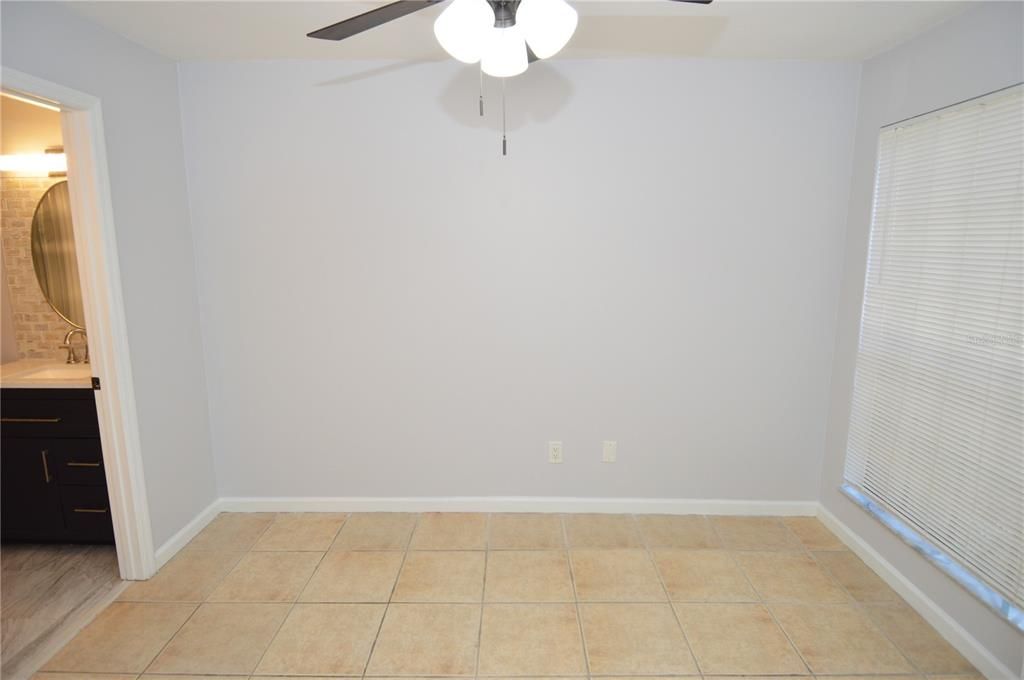 待售: $149,900 (1 贝兹, 1 浴室, 581 平方英尺)