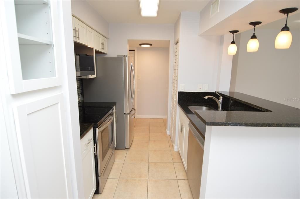 待售: $149,900 (1 贝兹, 1 浴室, 581 平方英尺)