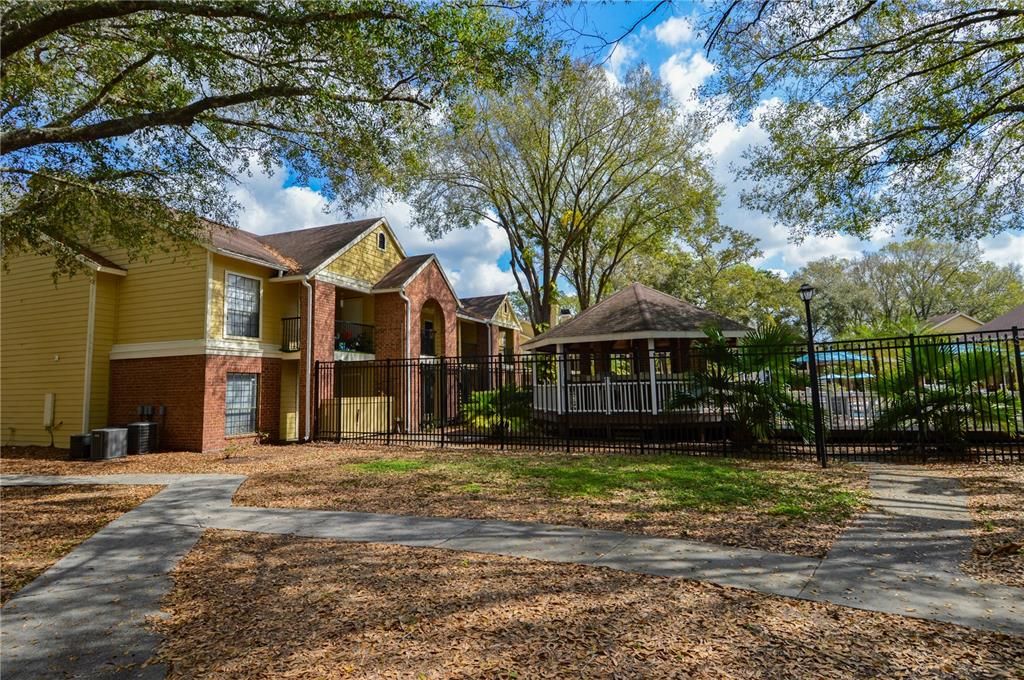 待售: $149,900 (1 贝兹, 1 浴室, 581 平方英尺)