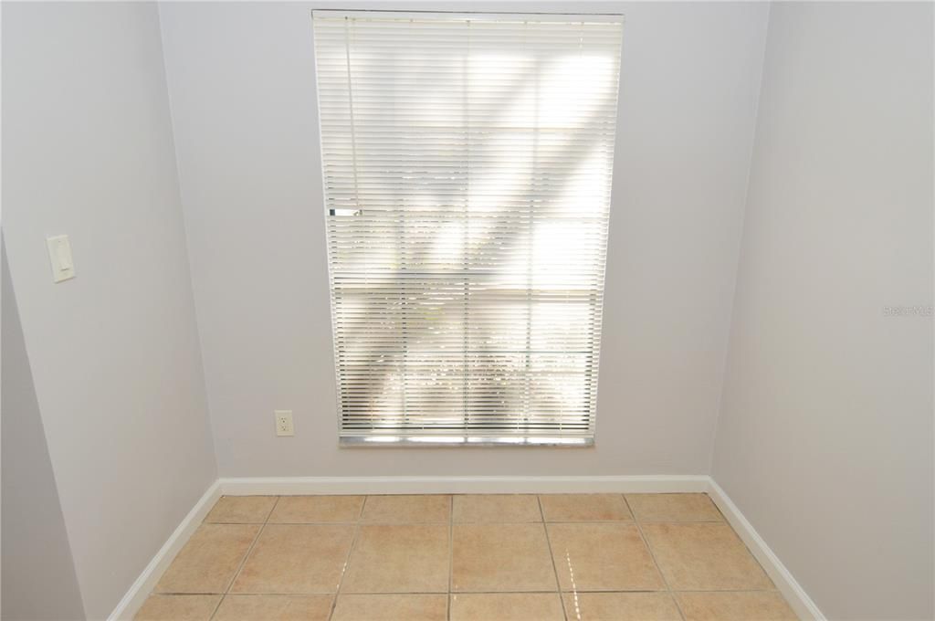 待售: $149,900 (1 贝兹, 1 浴室, 581 平方英尺)