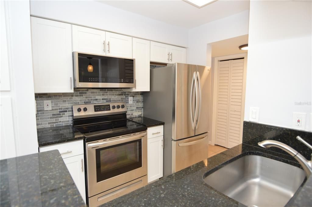 待售: $149,900 (1 贝兹, 1 浴室, 581 平方英尺)