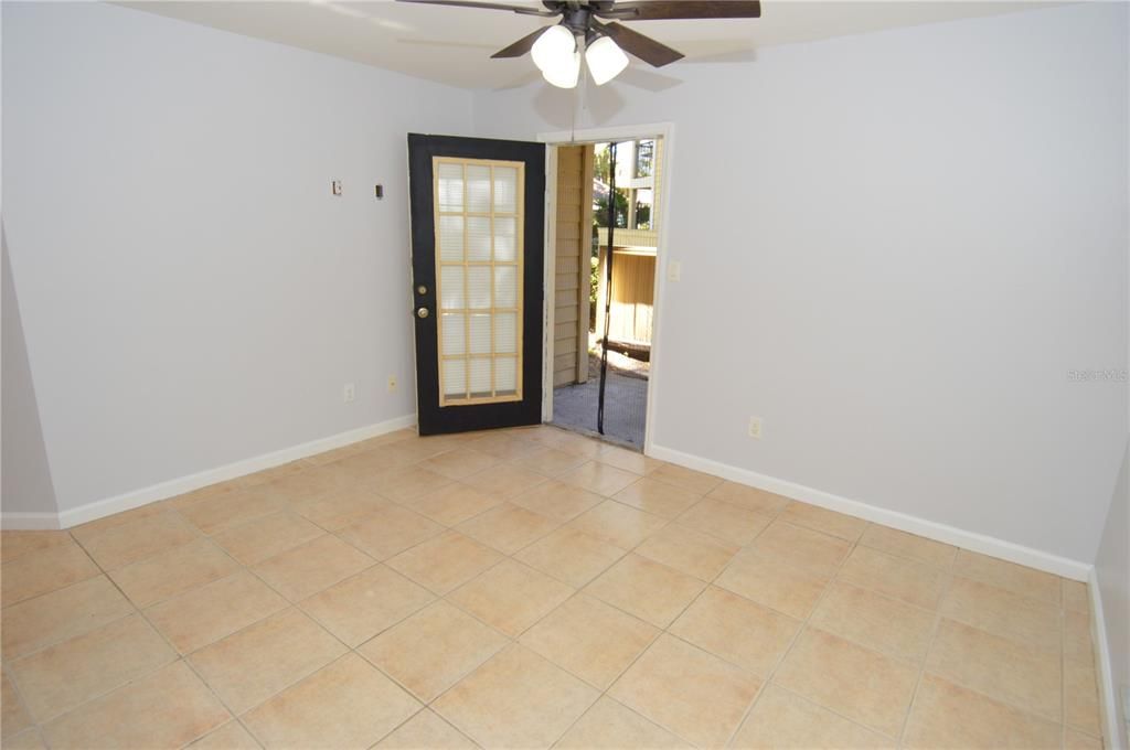 待售: $149,900 (1 贝兹, 1 浴室, 581 平方英尺)