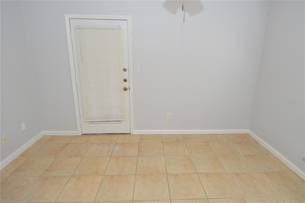 待售: $149,900 (1 贝兹, 1 浴室, 581 平方英尺)