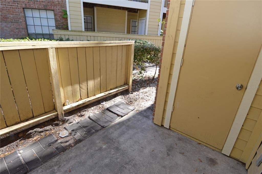 待售: $149,900 (1 贝兹, 1 浴室, 581 平方英尺)