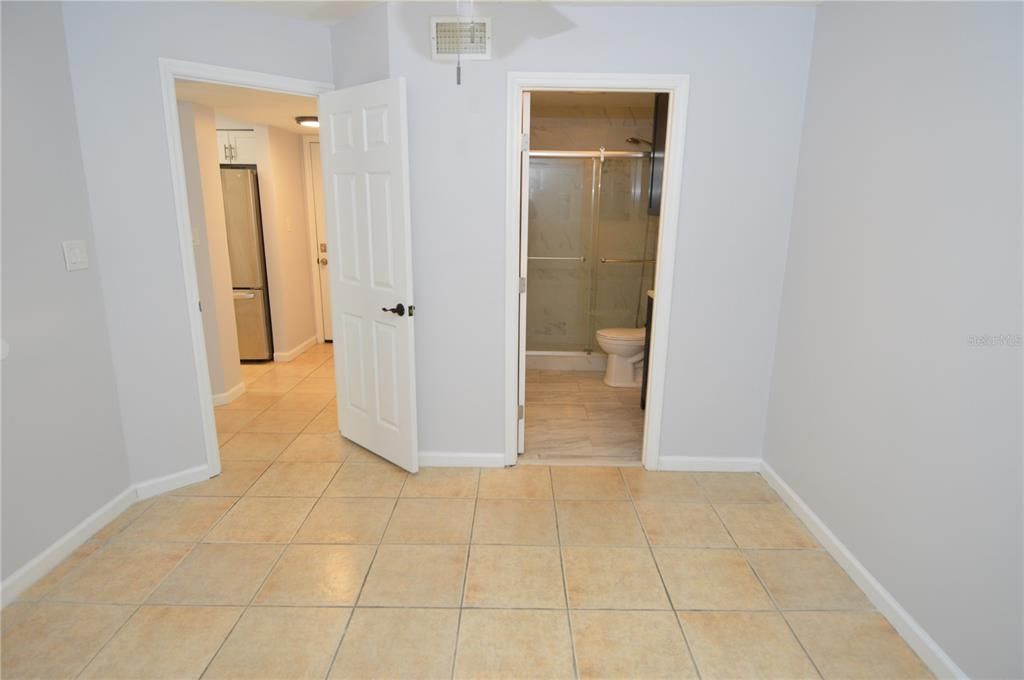 待售: $149,900 (1 贝兹, 1 浴室, 581 平方英尺)