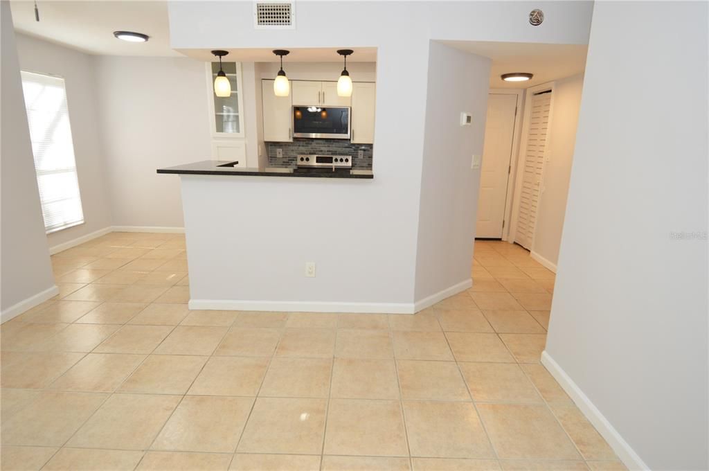 待售: $149,900 (1 贝兹, 1 浴室, 581 平方英尺)