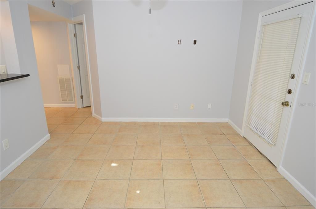 待售: $149,900 (1 贝兹, 1 浴室, 581 平方英尺)