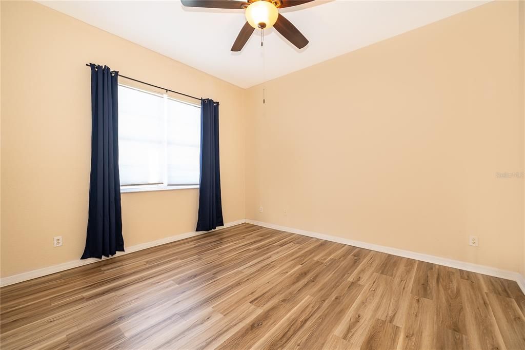 Под контрактом: $230,000 (3 спален, 2 ванн, 1351 Квадратных фут)