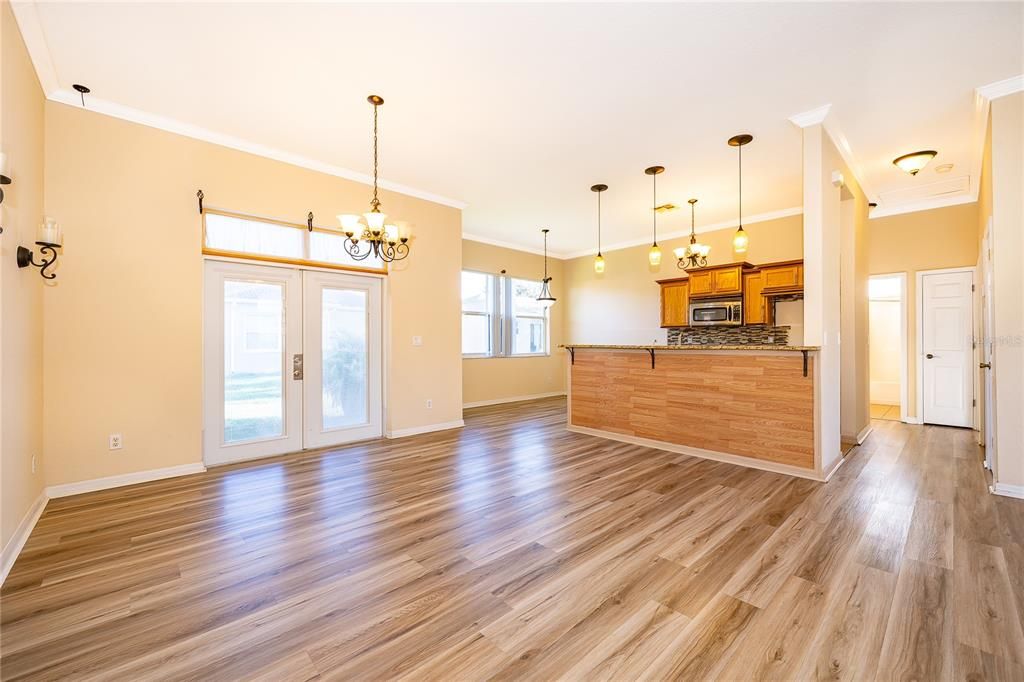 Под контрактом: $230,000 (3 спален, 2 ванн, 1351 Квадратных фут)