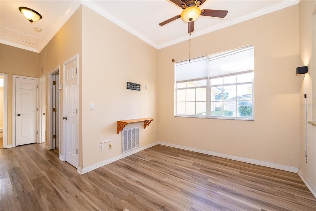 Под контрактом: $230,000 (3 спален, 2 ванн, 1351 Квадратных фут)