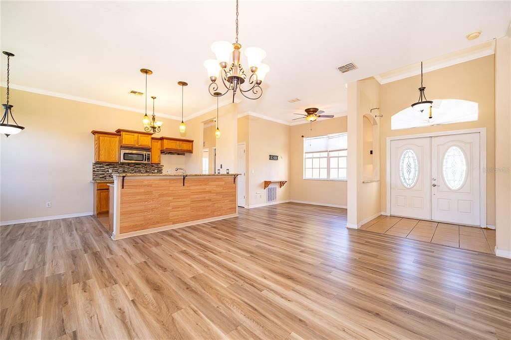 Под контрактом: $230,000 (3 спален, 2 ванн, 1351 Квадратных фут)