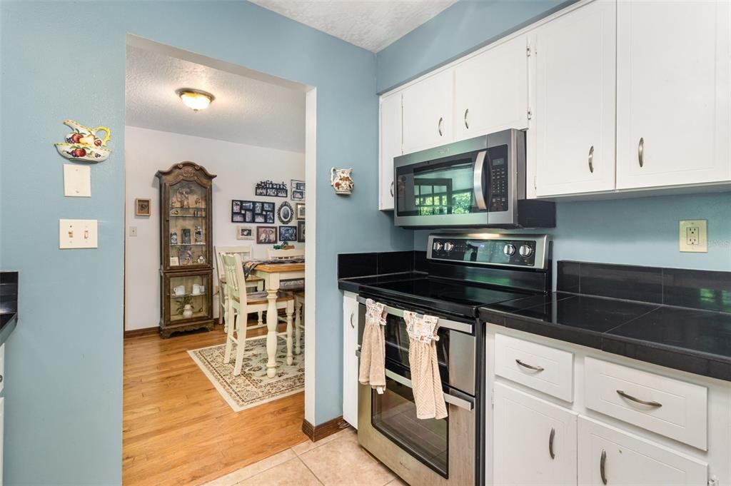 待售: $375,000 (3 贝兹, 2 浴室, 1348 平方英尺)