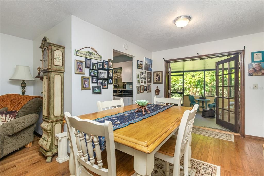 待售: $375,000 (3 贝兹, 2 浴室, 1348 平方英尺)