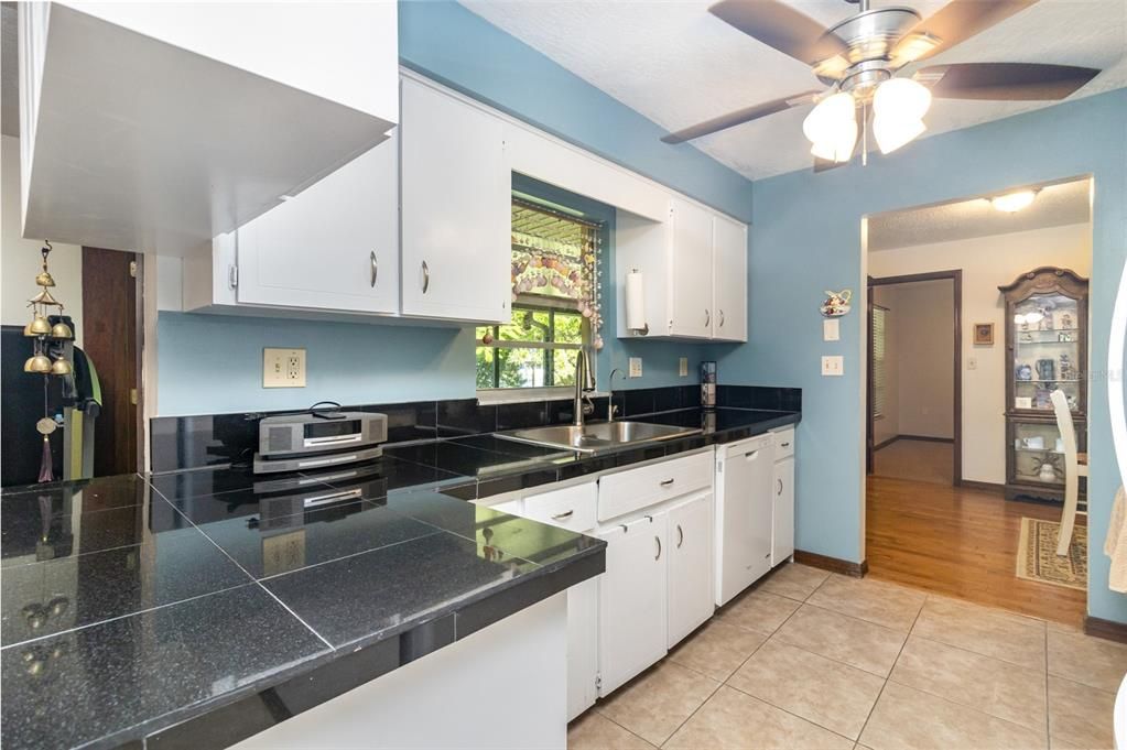 待售: $375,000 (3 贝兹, 2 浴室, 1348 平方英尺)