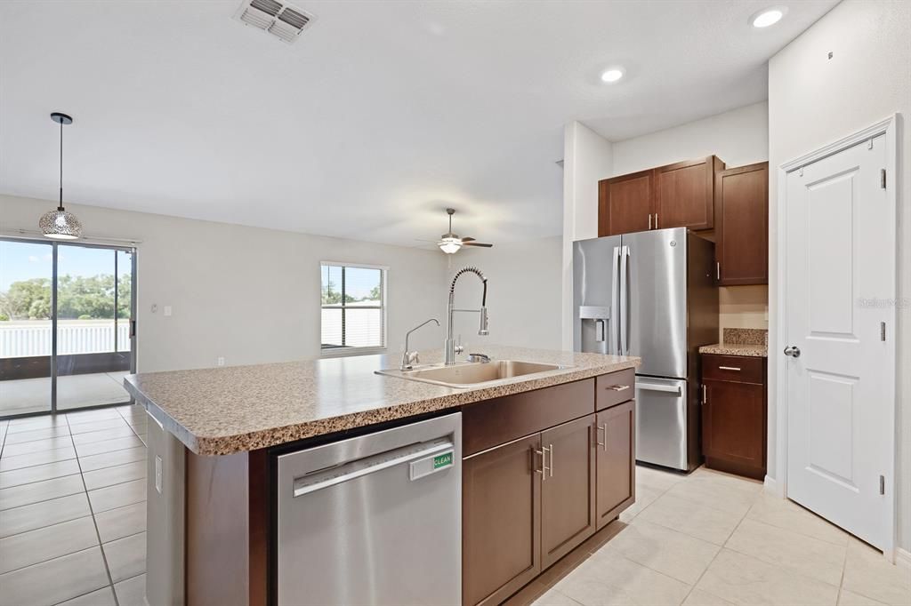 For Sale: $335,000 (3 beds, 2 baths, 1561 Square Feet)