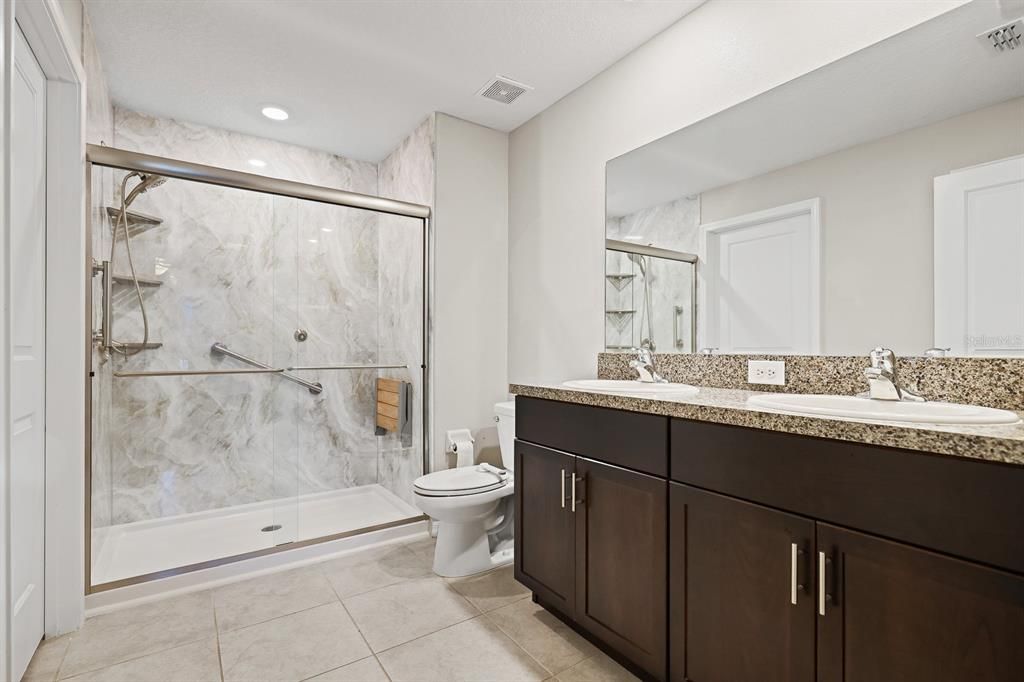 For Sale: $335,000 (3 beds, 2 baths, 1561 Square Feet)