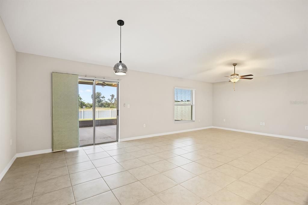 For Sale: $335,000 (3 beds, 2 baths, 1561 Square Feet)