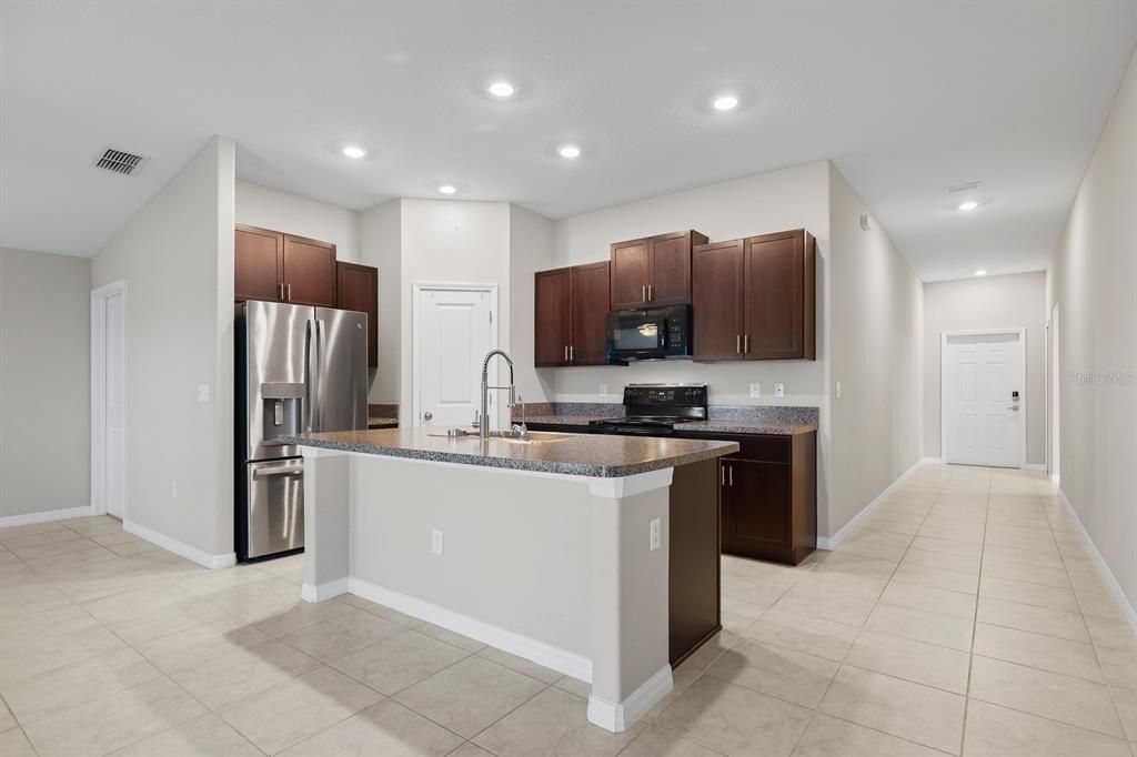 For Sale: $335,000 (3 beds, 2 baths, 1561 Square Feet)