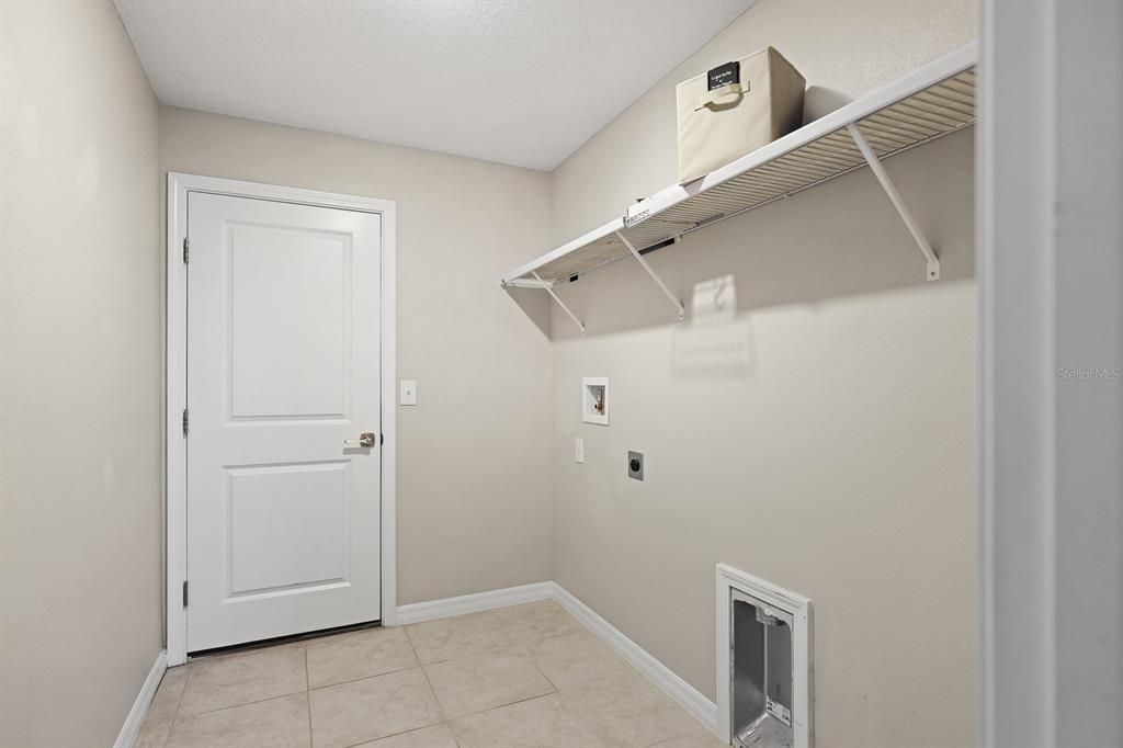 For Sale: $335,000 (3 beds, 2 baths, 1561 Square Feet)