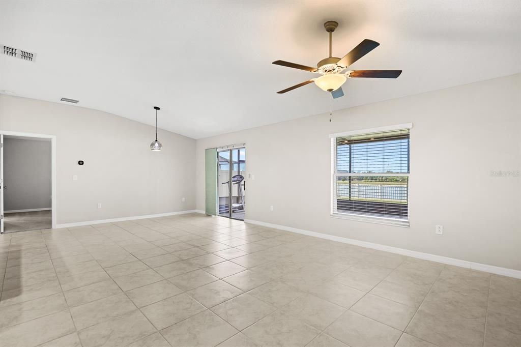 For Sale: $335,000 (3 beds, 2 baths, 1561 Square Feet)