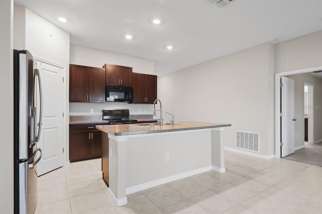 For Sale: $335,000 (3 beds, 2 baths, 1561 Square Feet)