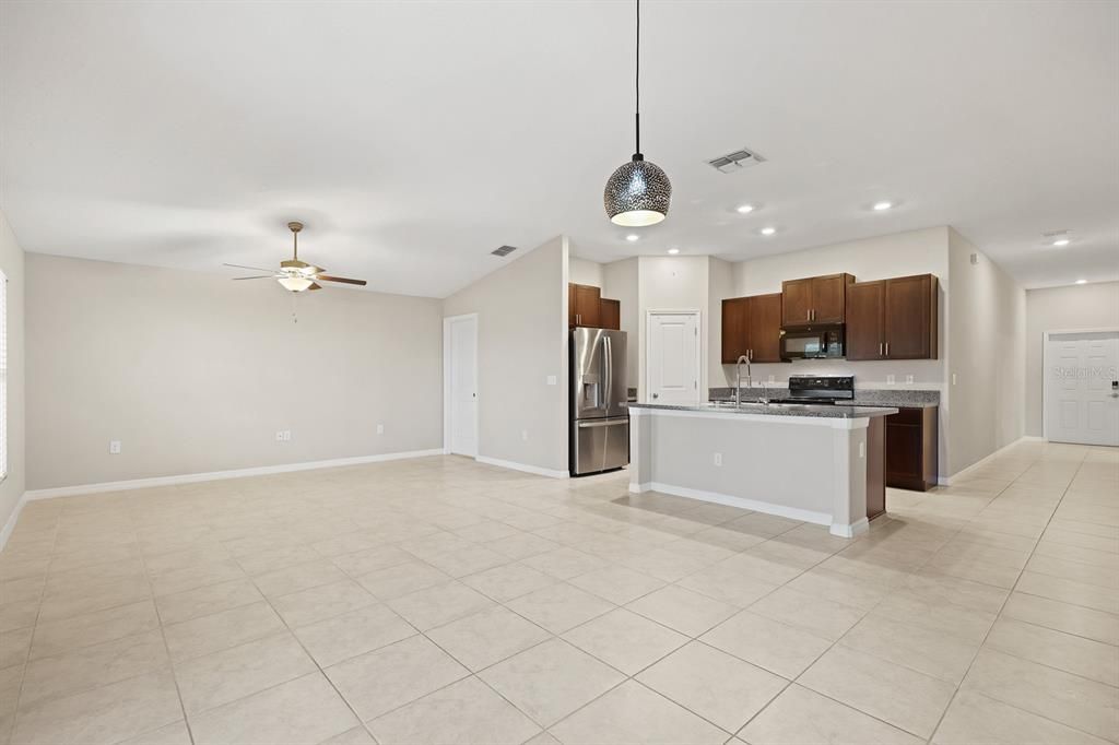 For Sale: $335,000 (3 beds, 2 baths, 1561 Square Feet)