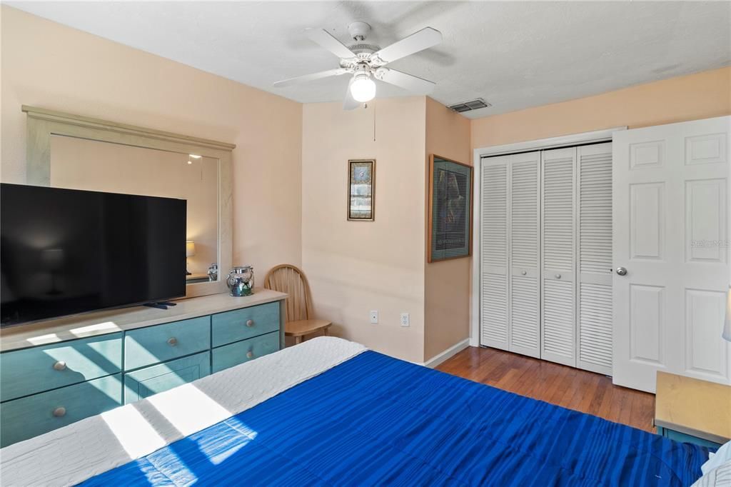 For Sale: $1,440,000 (5 beds, 3 baths, 1558 Square Feet)