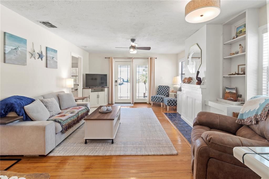 For Sale: $1,440,000 (5 beds, 3 baths, 1558 Square Feet)