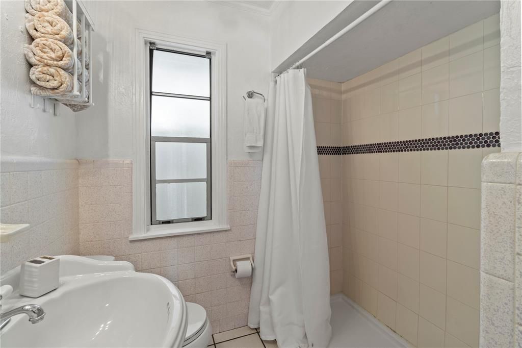 For Sale: $1,440,000 (5 beds, 3 baths, 1558 Square Feet)