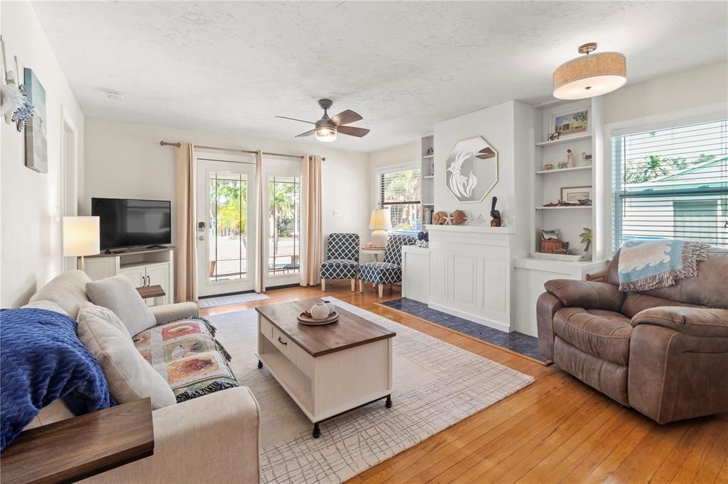 For Sale: $1,440,000 (5 beds, 3 baths, 1558 Square Feet)