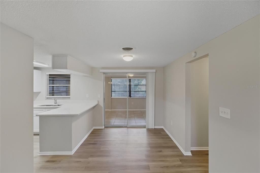 На продажу: $277,500 (3 спален, 2 ванн, 1427 Квадратных фут)