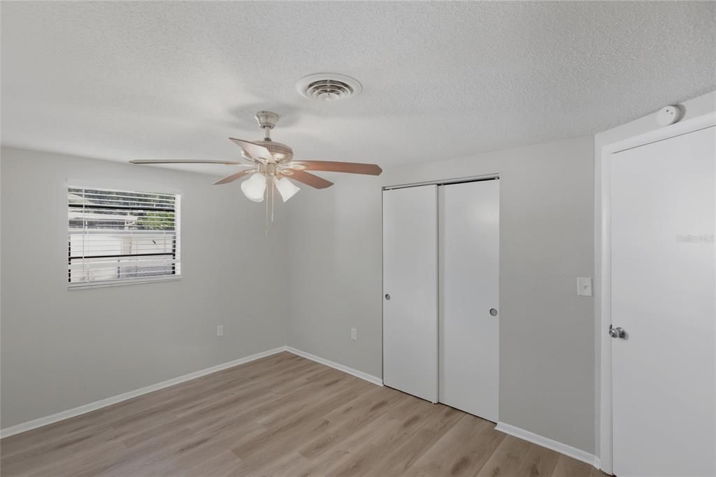 На продажу: $277,500 (3 спален, 2 ванн, 1427 Квадратных фут)