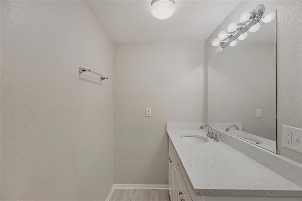 На продажу: $277,500 (3 спален, 2 ванн, 1427 Квадратных фут)