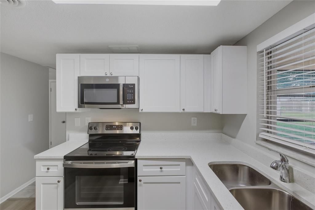 На продажу: $277,500 (3 спален, 2 ванн, 1427 Квадратных фут)