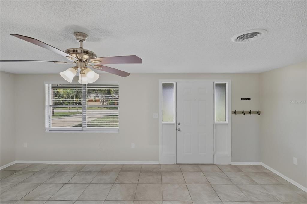 На продажу: $277,500 (3 спален, 2 ванн, 1427 Квадратных фут)