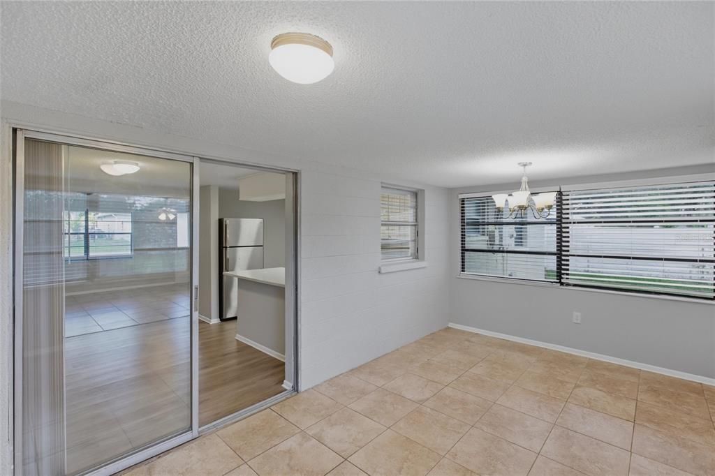 На продажу: $277,500 (3 спален, 2 ванн, 1427 Квадратных фут)