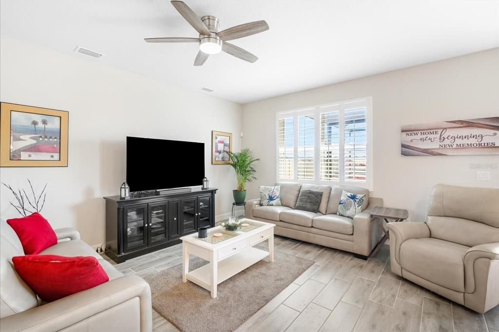 Active With Contract: $369,000 (3 beds, 2 baths, 1818 Square Feet)