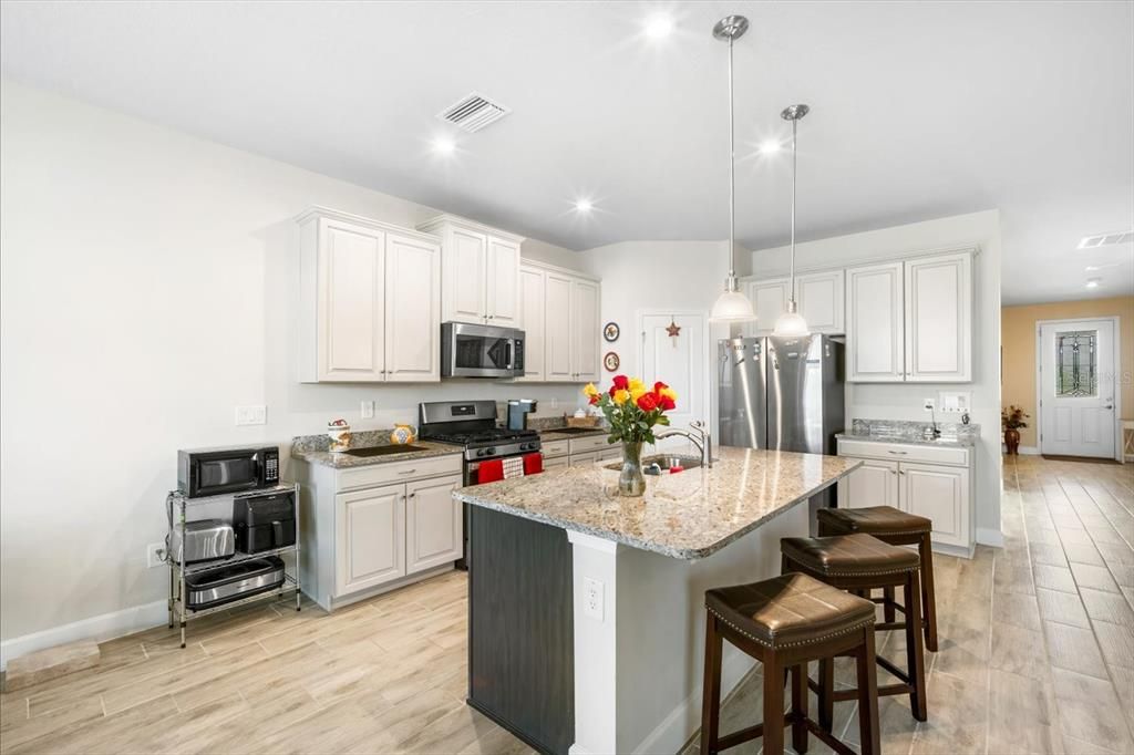 Active With Contract: $369,000 (3 beds, 2 baths, 1818 Square Feet)