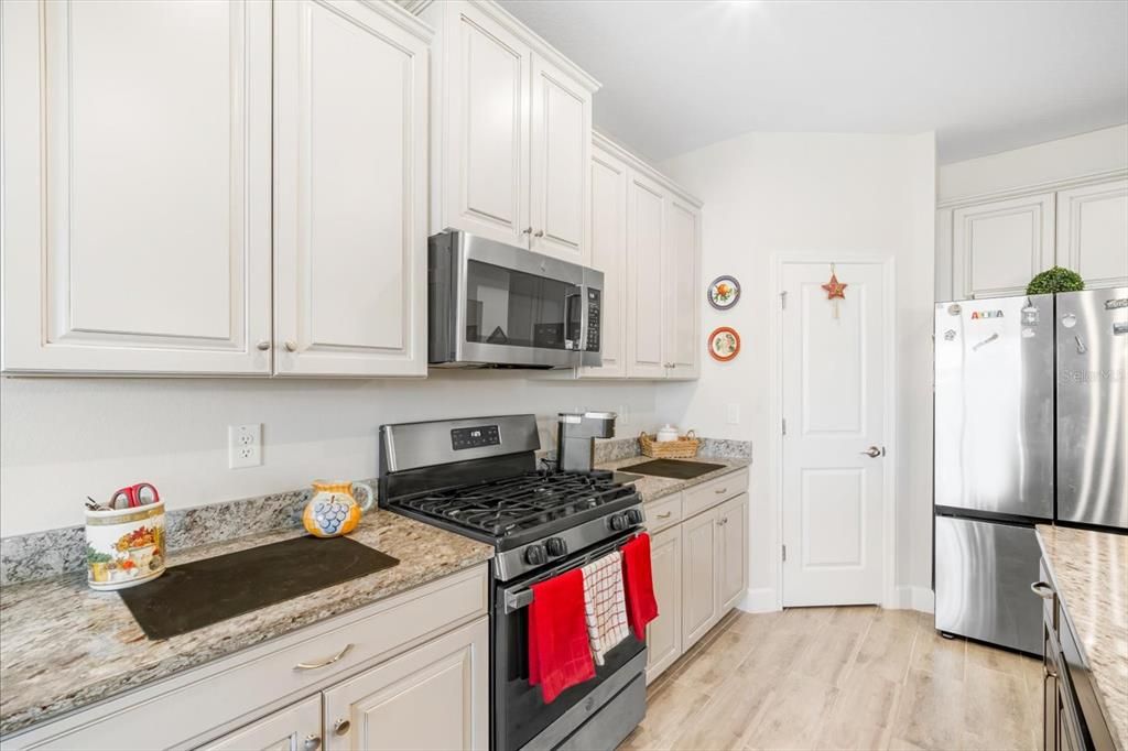Active With Contract: $369,000 (3 beds, 2 baths, 1818 Square Feet)
