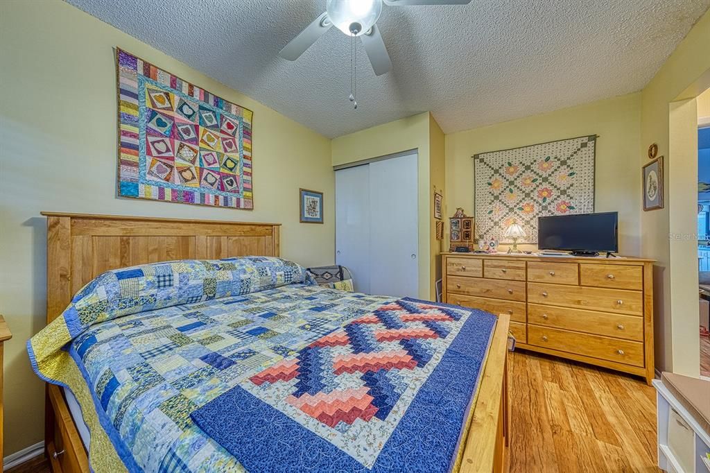 На продажу: $339,900 (2 спален, 2 ванн, 1177 Квадратных фут)