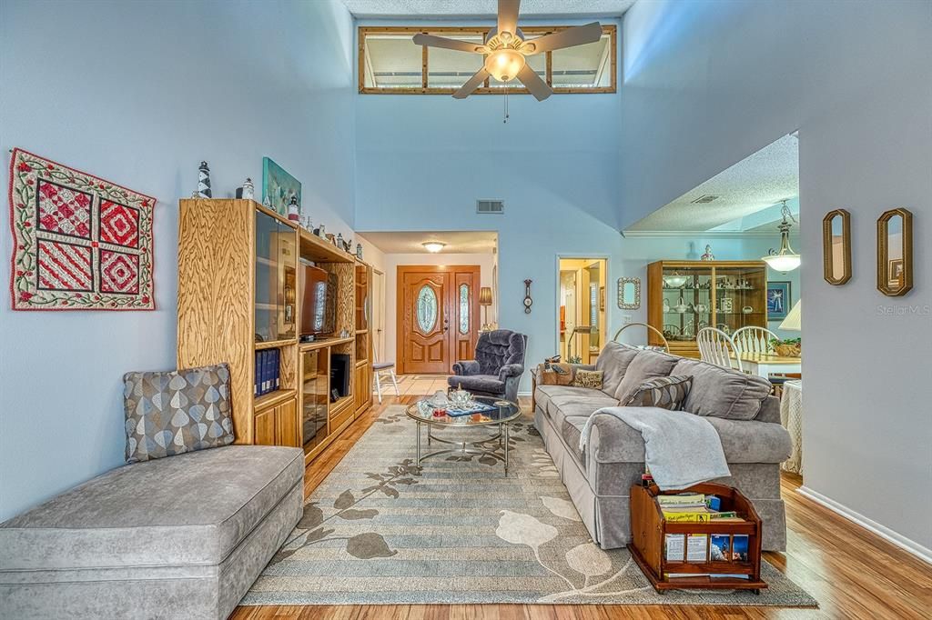 На продажу: $339,900 (2 спален, 2 ванн, 1177 Квадратных фут)